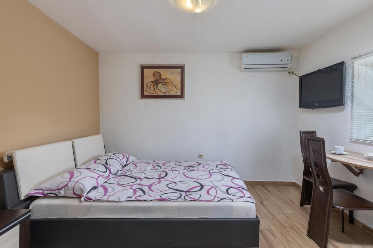 Charming Studio With Hot Tube, Terrace, Barbecue And Garden Kraljevica Exterior photo